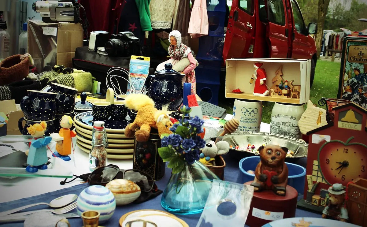 Antiques Fair Bargaining Etiquette: A UK Checklist for First-Time Buyers
